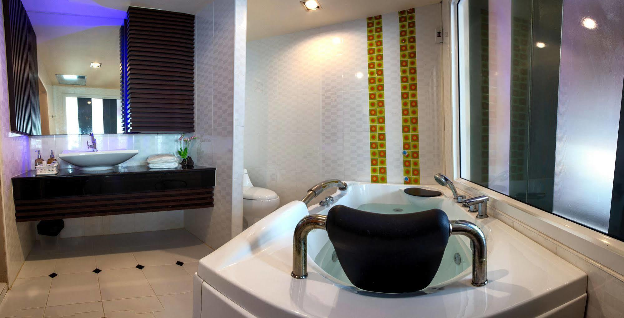 The Ring Hotel Hat Yai Bagian luar foto